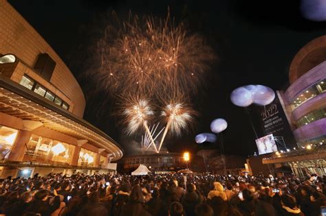 Qian Kun's Starry Night Concert: A Spectacular Fusion of Music and Visual Extravaganza!