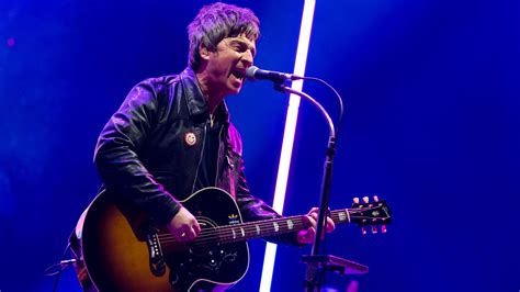  Noel Gallagher: Acoustic Concert Tour – A Resurgence of Britpop Glory!